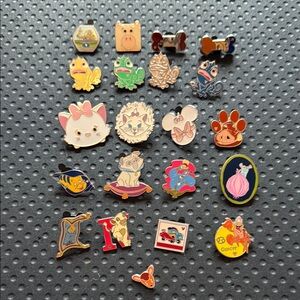 Disney lot of 21 Pins